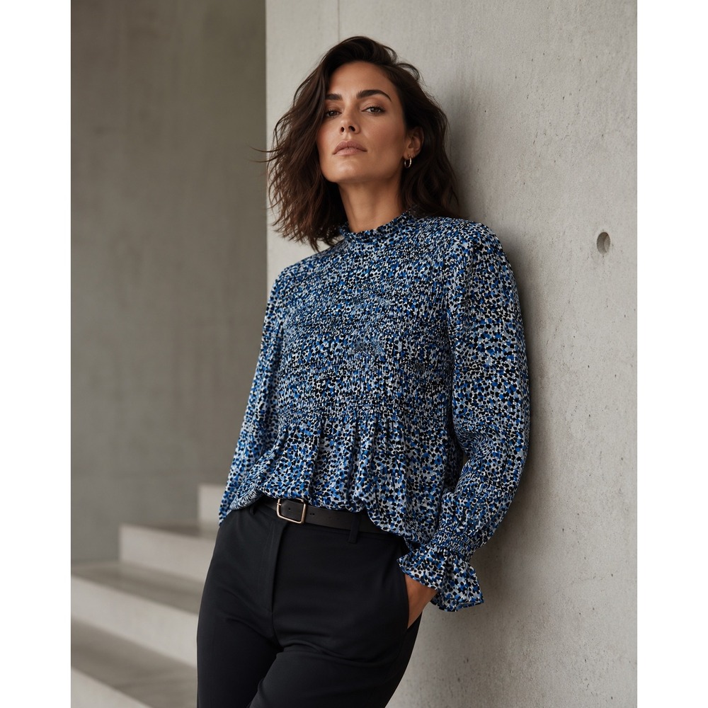 Express Womans Small Blouse Smocked Animal Long Sleeve‎ Blue Round Neck Lined